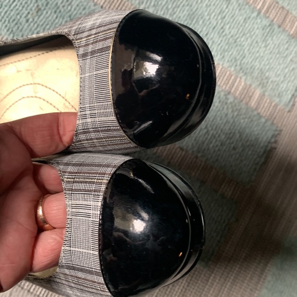 Tahari Black and white plaid stiletto almond toe high heels with gold accent. - Picture 8 of 9